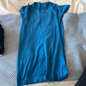 Lululemon blue top